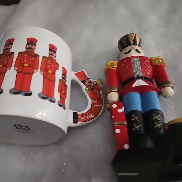 6" Vintage Cast Iron Nutcracker With Present Stocking Holder & 3 1/2 " Mug - Picture 2 of 14